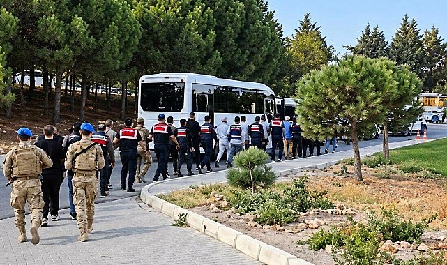 Çeşme Belediyesi'ne operasyonda şüpheliler adliyede