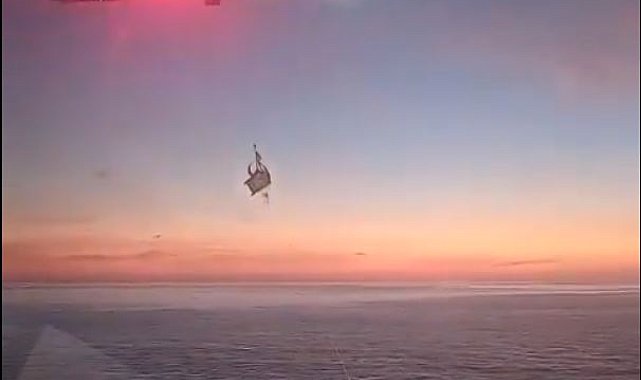 Cezayir açıklarında yaralanan Türk denizci helikopterle tahliye edildi