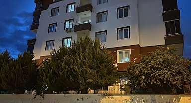 Çift ve 6 yaşındaki oğulları 2'nci kattan düştü; 1 ölü, 2 yaralı