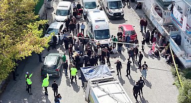 Çöp kamyonunun çarptığı 2 çocuk annesi öldü