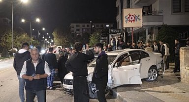 Çorum'da iki otomobil çarpıştı: 4 yaralı