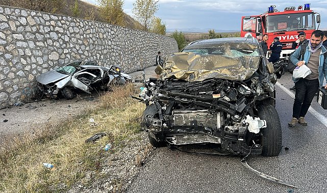 Çorum'da otomobil ile cip çarpıştı; 4 ölü, 2 yaralı