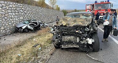Çorum'da otomobil ile cip çarpıştı; 4 ölü, 2 yaralı