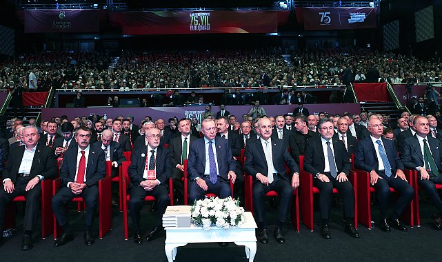 Cumhurbaşkanı Erdoğan Tekno-oligarkların hedef kitlesini gençlerimiz oluşturuyor