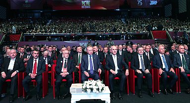 Cumhurbaşkanı Erdoğan Tekno-oligarkların hedef kitlesini gençlerimiz oluşturuyor
