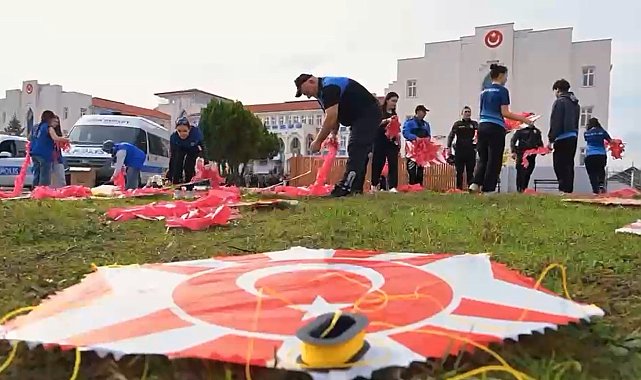 Cumhuriyetin 103'üncü yıldönümünde 103 uçurtma gökyüzüyle buluştu