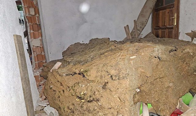 Dalaman'da çay taştı, yollar göle döndü, su baskınları yaşandı