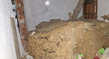 Dalaman'da çay taştı, yollar göle döndü, su baskınları yaşandı