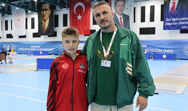 Dayısının yönlendirmesiyle başladığı eskrimde Türkiye şampiyonu oldu