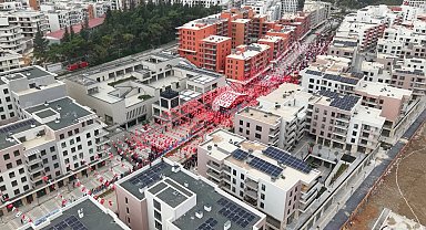 Depremle sessizliğe bürünen Atatürk Caddesi'nde 3 yıl sonra 29 Ekim coşkusu