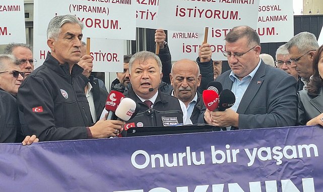 Devlet Memurları Sendikası'ndan TÜİK önünde açıklama