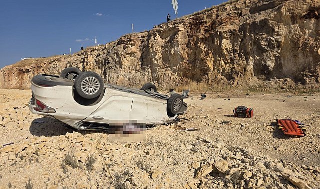 Devrilen otomobilin sürücüsü öldü