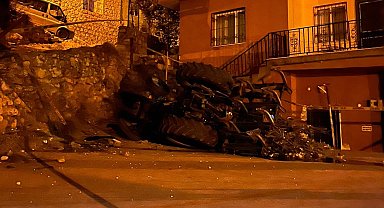 Devrilen traktörün sürücüsü öldü, eşi ve çocuğu yaralandı