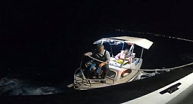Didim açıklarında sürüklenen teknedeki 2 kişi kurtarıldı