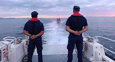 Didim açıklarında sürüklenen teknedeki 3 kişi kurtarıldı