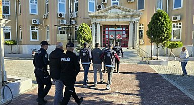 Didim'de 25 kaçak göçmen yakalandı; 3 organizatör tutuklandı