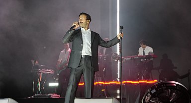 Diyarbakır Kültür Yolu Festivali'nde Mert Demir konser verdi
