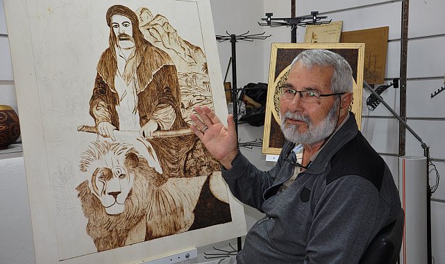 Doğadan topladığı atıkları dönüştürüp sanata çeviriyor