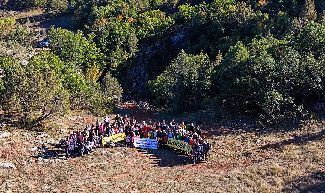 Doğaseverler 'Tepesi Delik Obruğu'na hayran kaldı