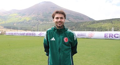 Doğumda kolu felç olan Yağız'ın Dünya Kupası heyecanı