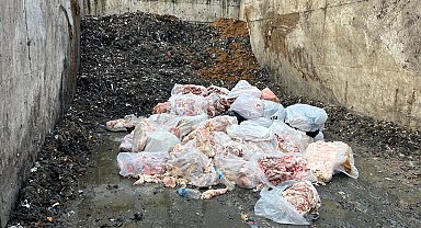 Domuz eti tespit edilen 2,6 ton sucuk imha edildi