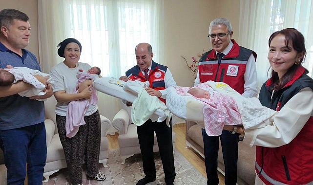 Dördüzleri olan aileye Bakan Göktaş'tan tebrik
