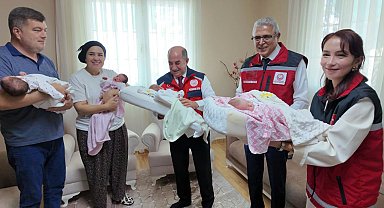 Dördüzleri olan aileye Bakan Göktaş'tan tebrik