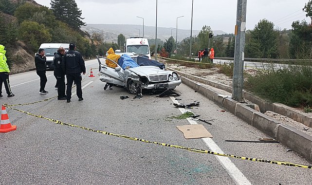Düğün yolunda kaza: 1 ölü, 4 yaralı