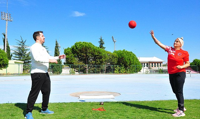 Dünya şampiyonasına, 20 yıl sonra spora döndürdüğü eşiyle hazırlanıyor