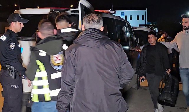 Edirne'de çalıntı ihbarı yapılan araçtan 7 kaçak göçmen çıktı