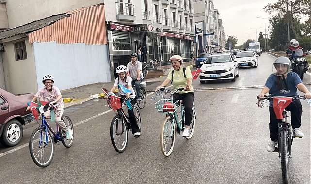 Edirne'de, Gazze ve Doğu Türkistan için pedal çevirdiler