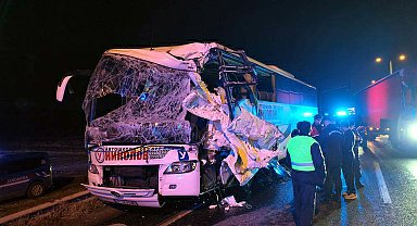 Edirne'de tur otobüsü, TIR'a çarptı: 10 yaralı