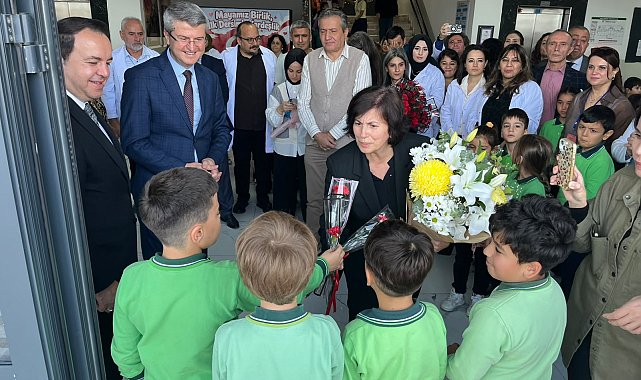 Emekliye ayrılan öğretmene okulunda duygusal veda