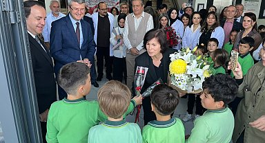 Emekliye ayrılan öğretmene okulunda duygusal veda