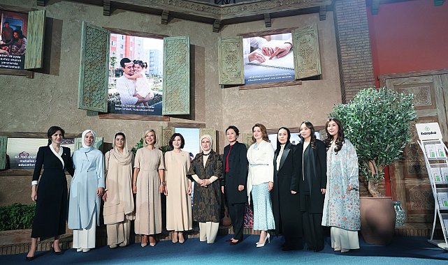 Emine Erdoğan, 'Özbekistan'da Beşeri Sermayenin Geliştirilmesine Yönelik Reformlar' konulu sergiyi ziyaret etti