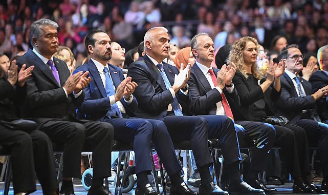 Ersoy: Farklı coğrafyalardan yükselen sesler, cumhuriyetimizin coşkusunda birleşti