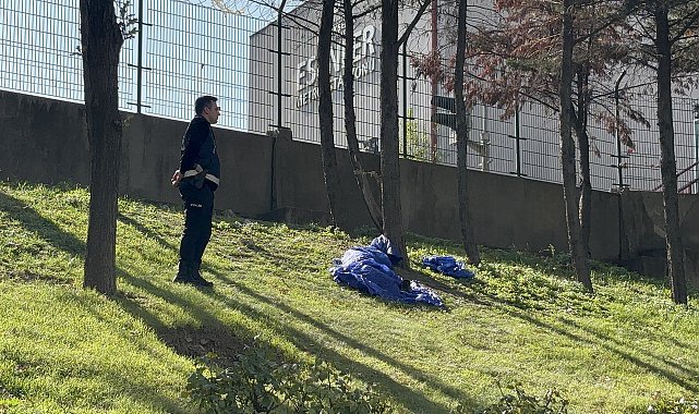 Esenler'de boş arazide erkek cesedi bulundu