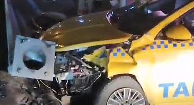 Esenyurt'ta aydınlatma direğine çarpan taksici hayatını kaybetti