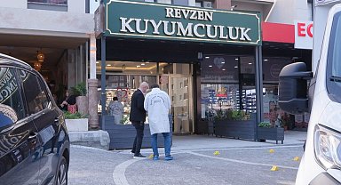 Esenyurt'ta kuyumcuya ateş açtı; silahla tehdit ettiği sürücünün otomobiliyle kaçtı Geniş haber