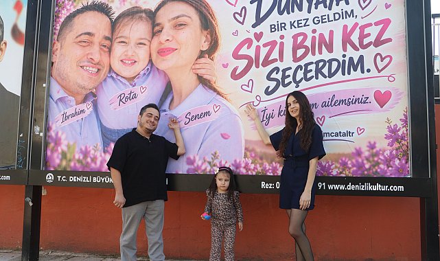 Eşine ve kızına sevgisini billboardlara taşıdı