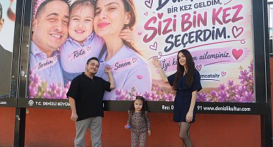 Eşine ve kızına sevgisini billboardlara taşıdı