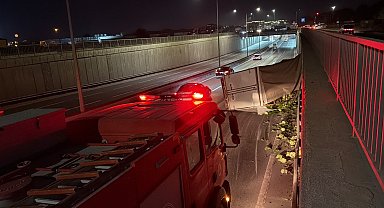 Eskişehir'de 4 ton marul yüklü kamyonet devrildi