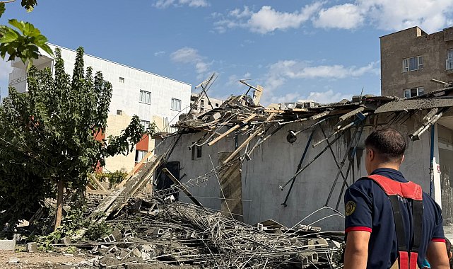 Ev inşaatında beton dökümü sırasında çökme: 5 yaralı