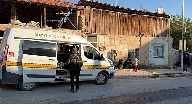 Eve gizlice girip kendisini terk eden kadın ile annesini bıçakla yaraladı