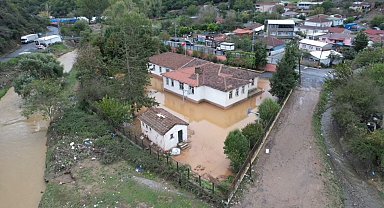 Eyüpsultan'da dere taştı, ev ve iş yerlerini su bastı, yol çöktü Havadan görüntüler