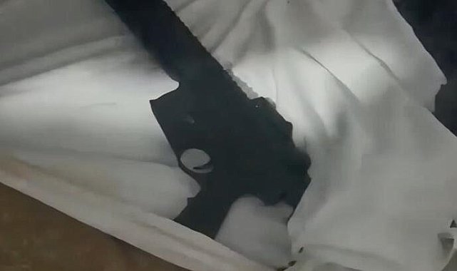 Eyüpsultan'da polis müşteri kılığına girdi; 3 gün izlediği silah kaçakçısını yakaladı