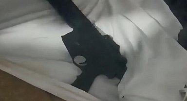 Eyüpsultan'da polis müşteri kılığına girdi; 3 gün izlediği silah kaçakçısını yakaladı