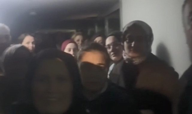 Eyüpsultan'da sel nedeniyle kafede mahsur kalan 65 kişiyi jandarma kurtardı