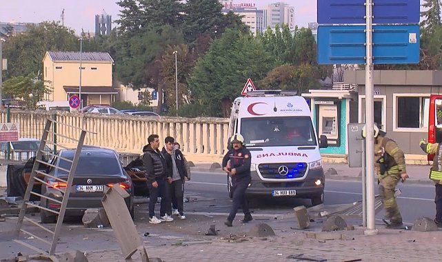 Eyüpsultan'da trafik ışıkları çalışmadı, 2 otomobil çarpıştı: 4 yaralı