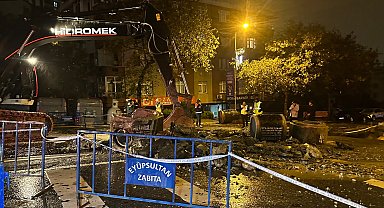 Eyüpsultan'da yağış sırasında yol çöktü